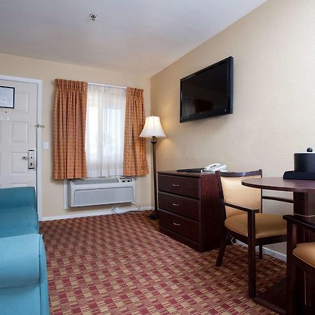 Red Lion Inn & Suites Cathedral City Palm Springs מראה חיצוני תמונה