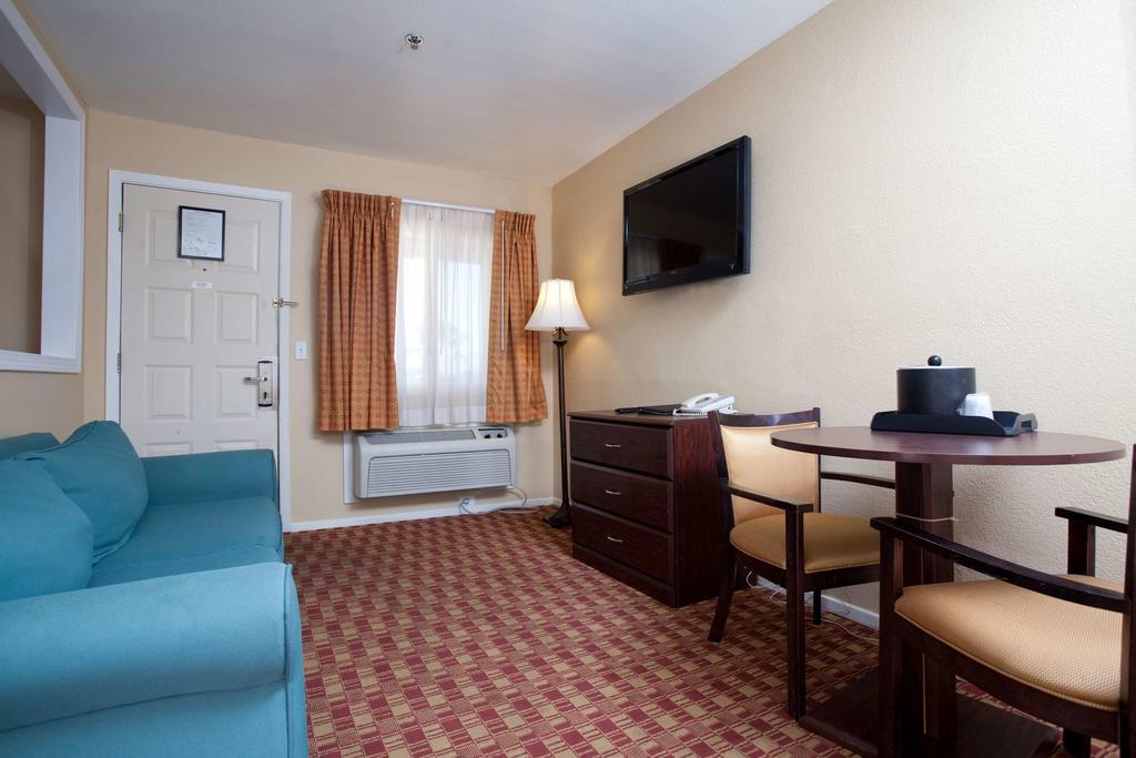 Red Lion Inn & Suites Cathedral City Palm Springs מראה חיצוני תמונה