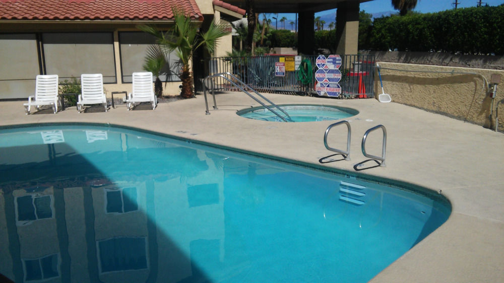 Red Lion Inn & Suites Cathedral City Palm Springs מראה חיצוני תמונה