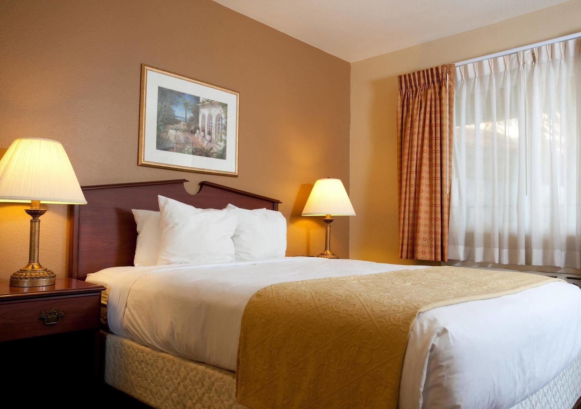 Red Lion Inn & Suites Cathedral City Palm Springs מראה חיצוני תמונה